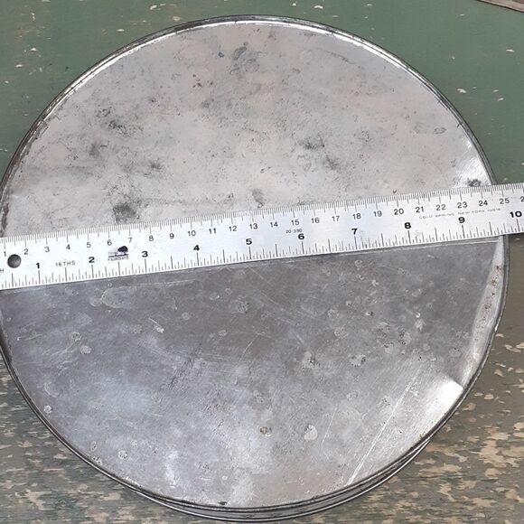 3 pc set of vintage round tins featuring elaborate ladies from the past. - Picture 11 of 12